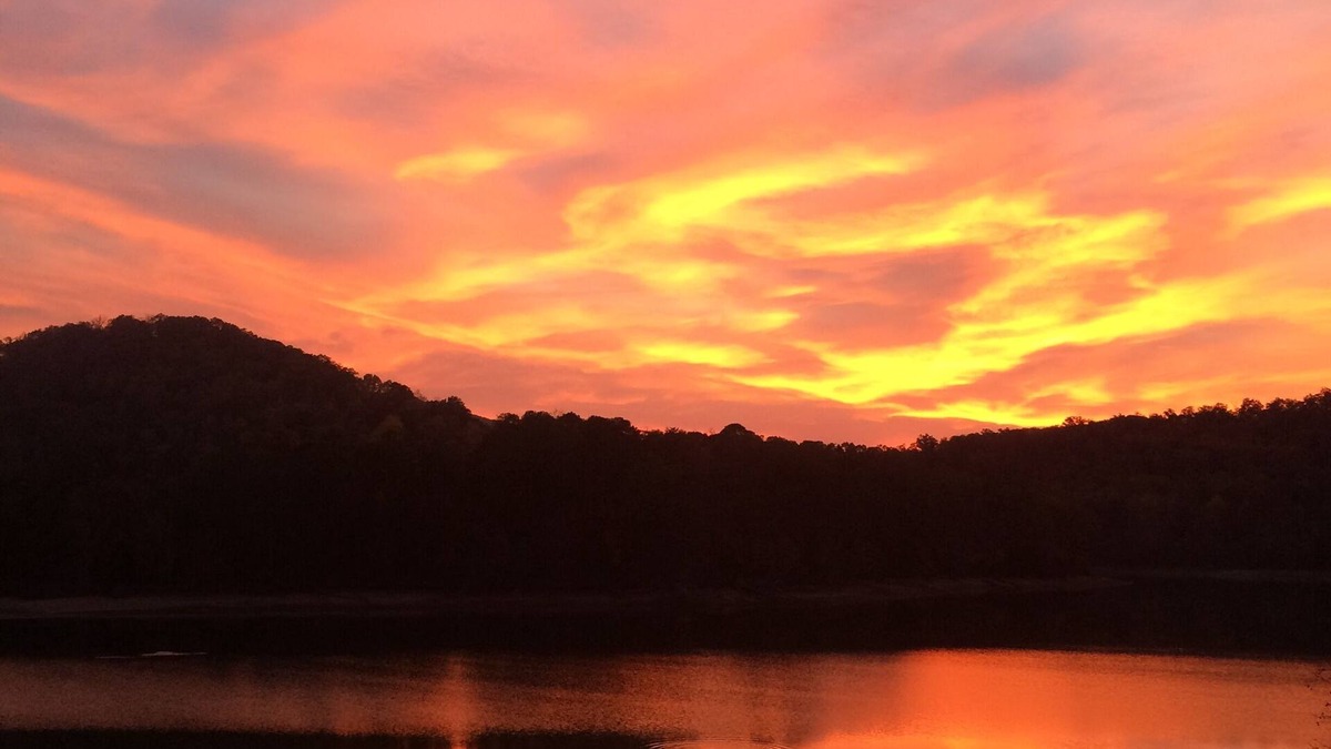 Hiawassee House | Lake Chatuge Waterfront Townhouse - The Perfect Fall 2025 Getaway
