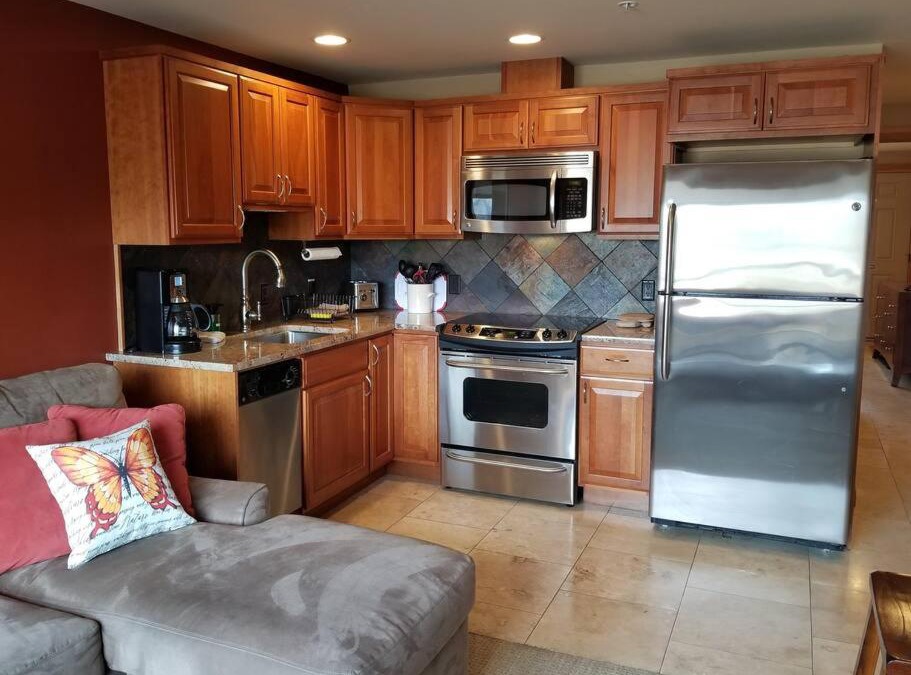Chelan Apartment | Lake Chelan View Condo in Downtown near Beach!