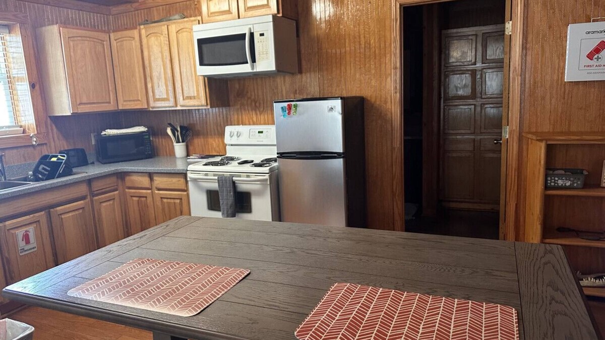 Lake Village Cabin | Lake Chicot Sunrise: Your Front Yard View!