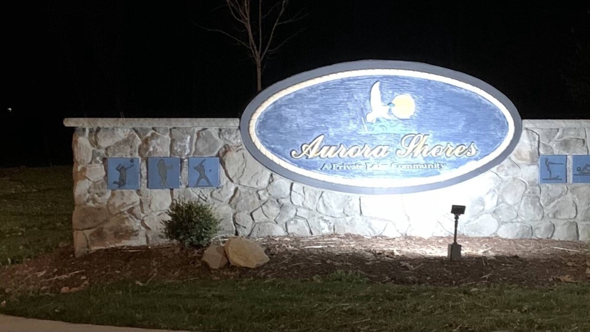 Reminderville Condo | Lake community condo!!