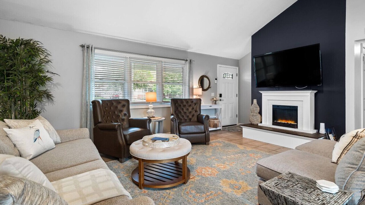 Avon Lake House | Lake Cottage|Hot Tub|Game Room|Sleeps 7