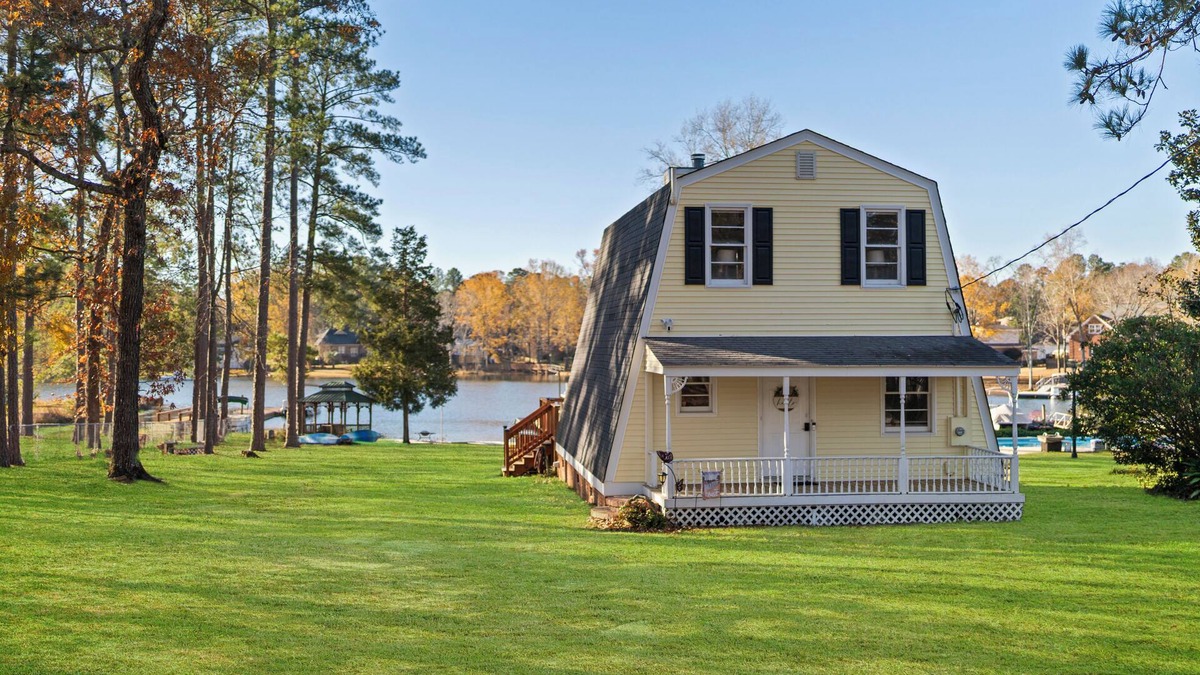 Chapin House | Lake Cottage in Chapin with Private Dock