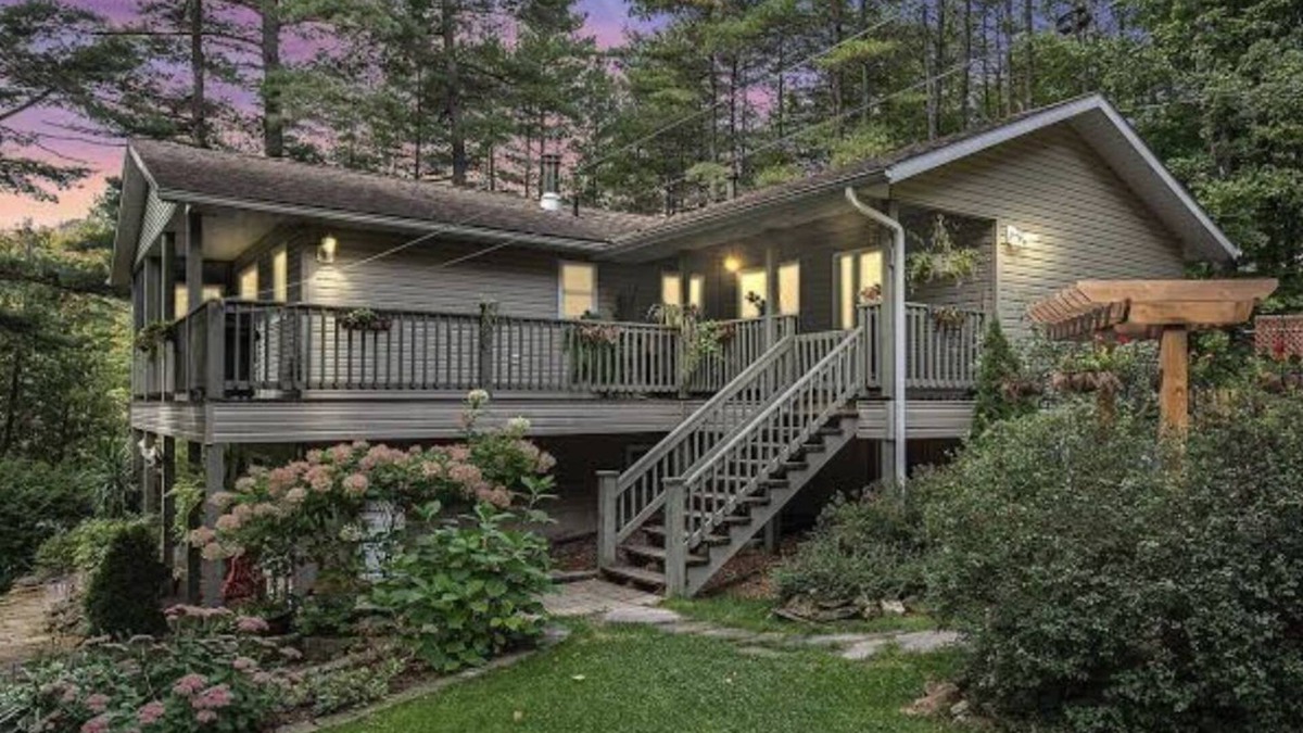 North Frontenac Cottage | Lake Cottage/North Frontenac/All Season Getaway!