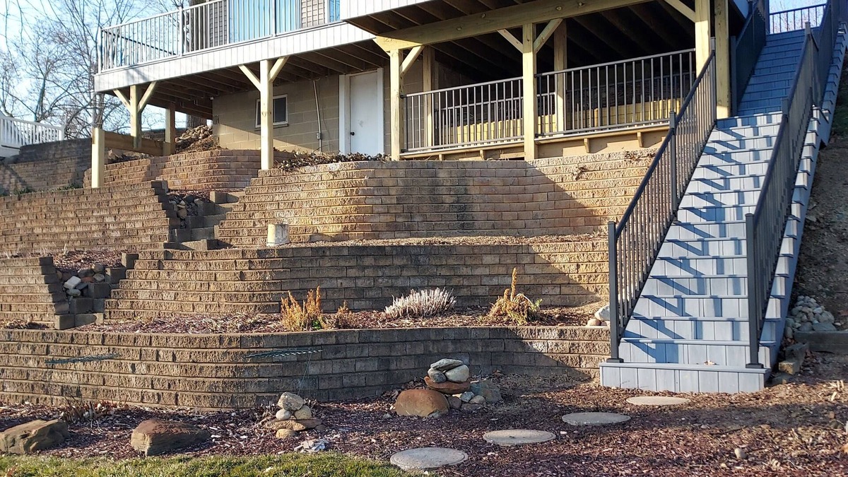 LaGrange House | Lake cottage with a great view. Sylvan Cellars is 10 minutes away.