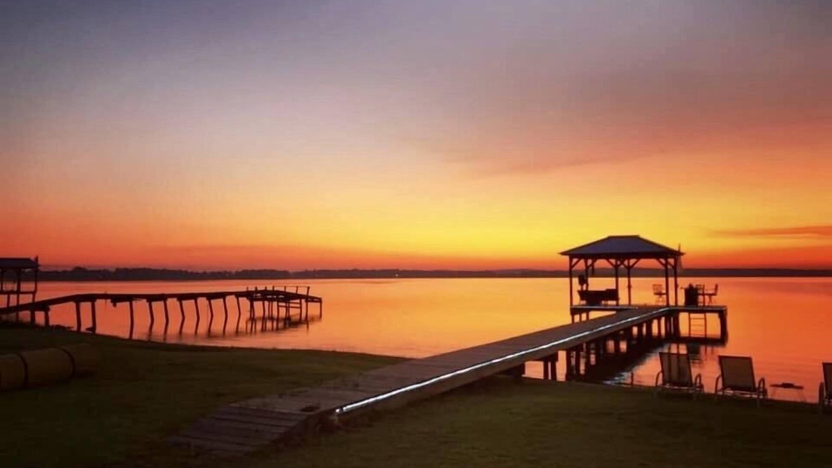 Larue Cottage | Lake cottage with breathtaking views!
