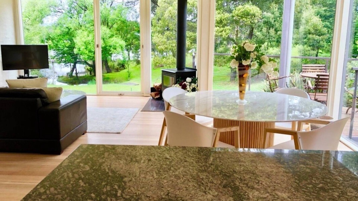 Daylesford Villa | Lake Daylesford Villa 2~ Lake Frontage Large Villa
