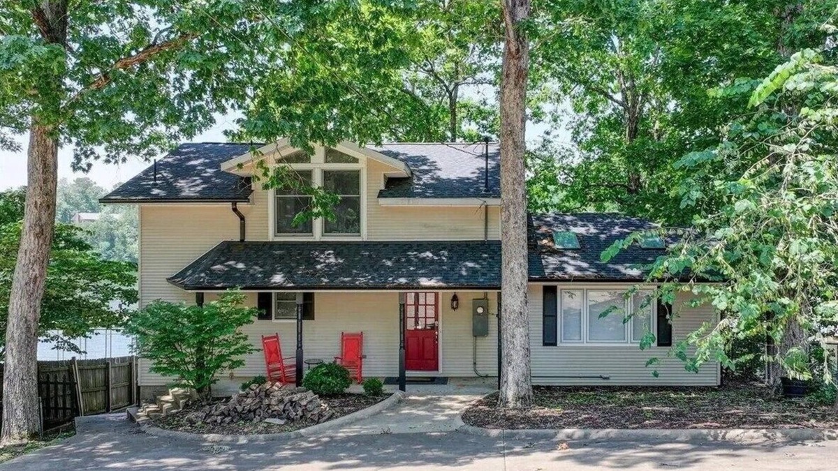 Piney House | Lake days, cozy nights, unforgettable memories.