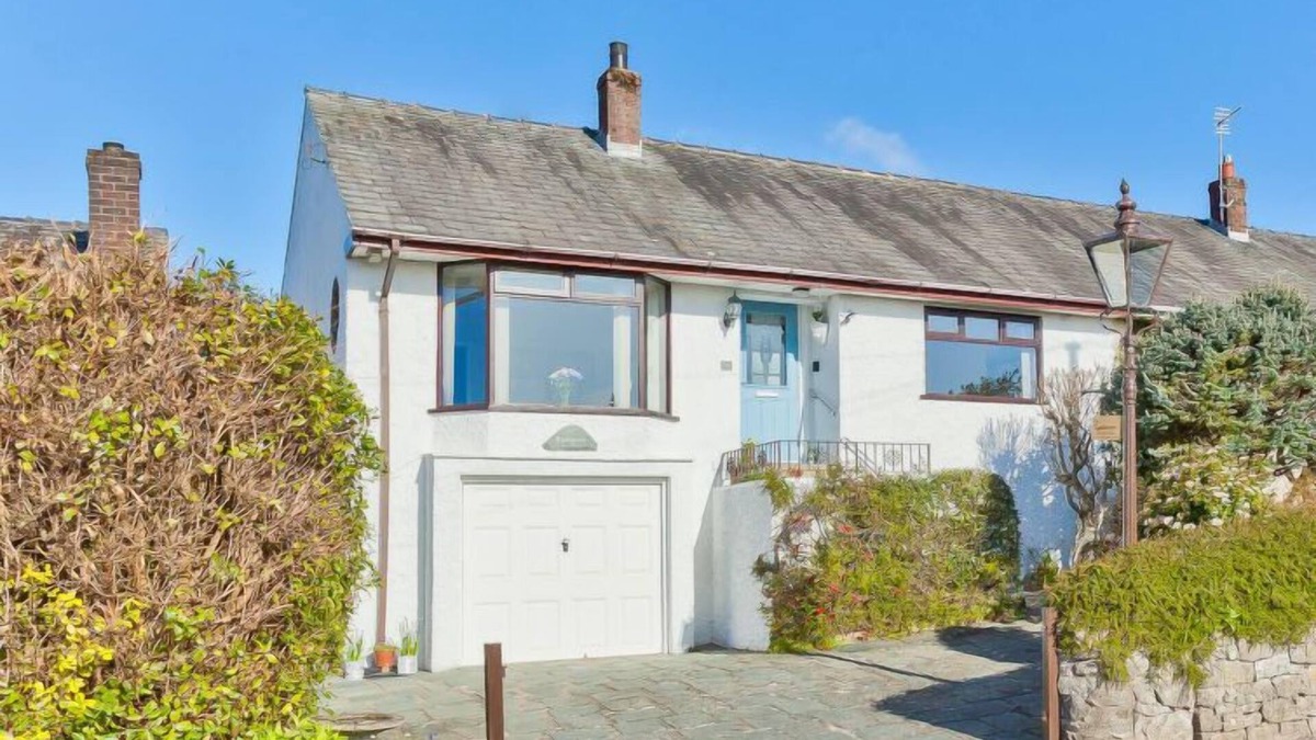 Kents Bank House | Lake District Coastal Cottage by Interhome