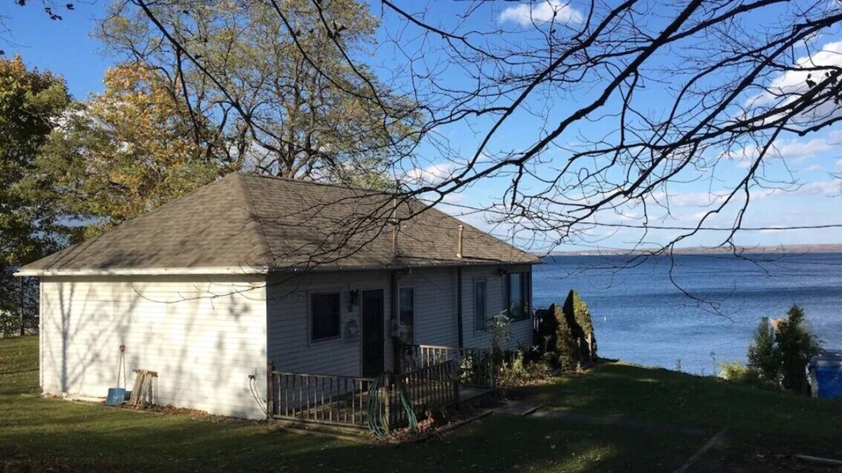 Dresden House | Lake Dreamin-Seneca Lake-Waterfront-Hot Tub-Wine Trail, 100ft Private Level Beach-Pets OK