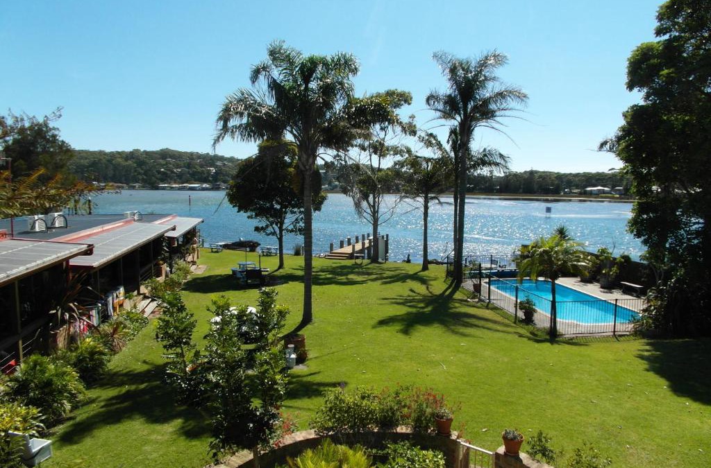 Burrill Lake Resort | Lake Edge Apartments