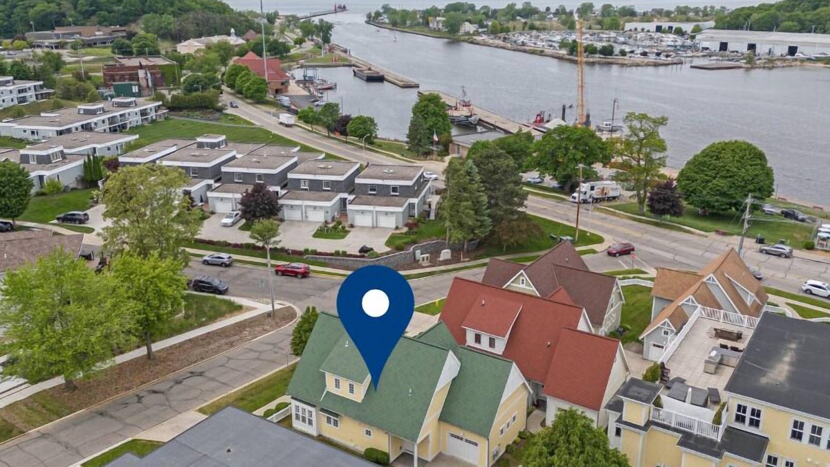 Grand Haven House | ☀️🌊 Lake Effect: 3BR Home Steps to Everything