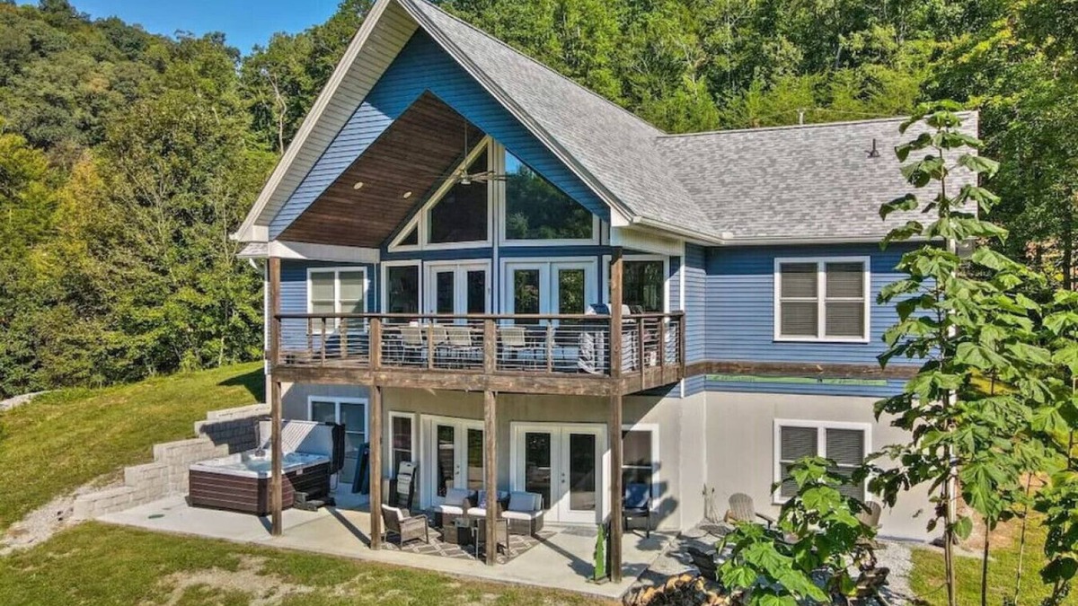 Tazewell House | Lake Effect on Norris Lake