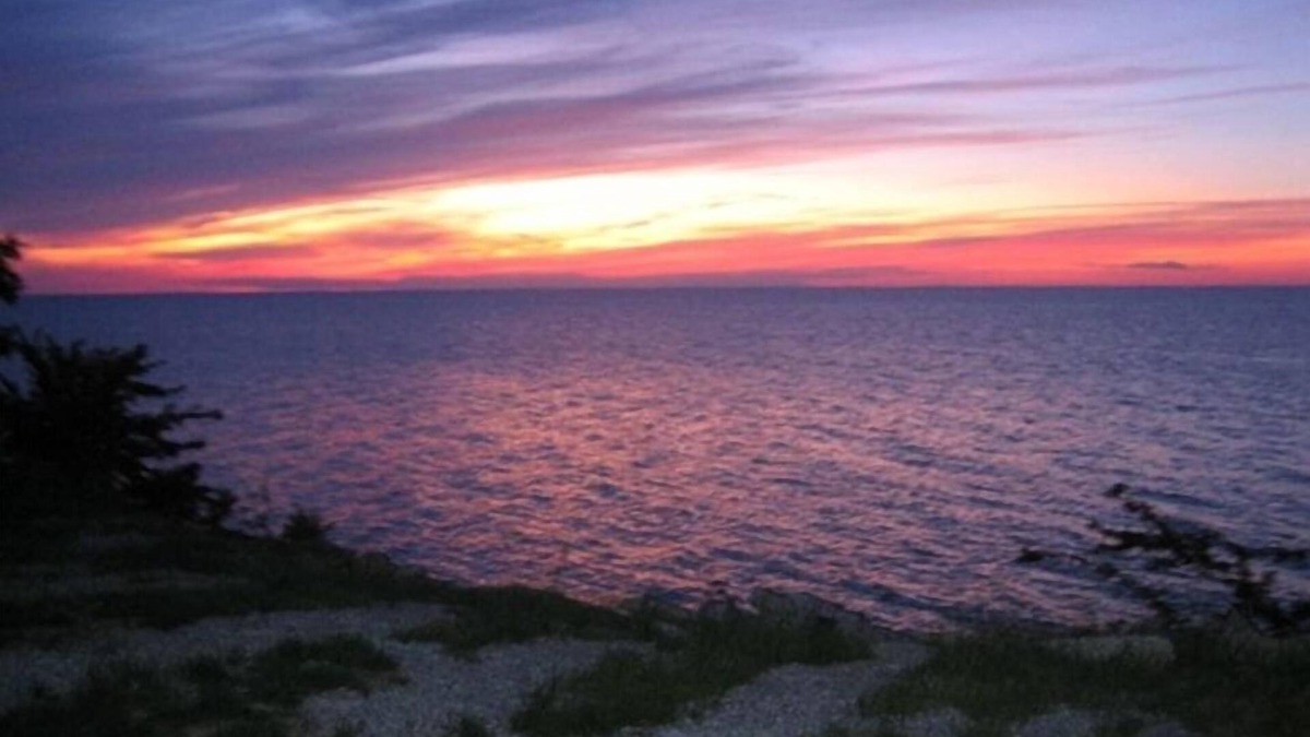 Vermilion Cottage | Lake Erie Front!