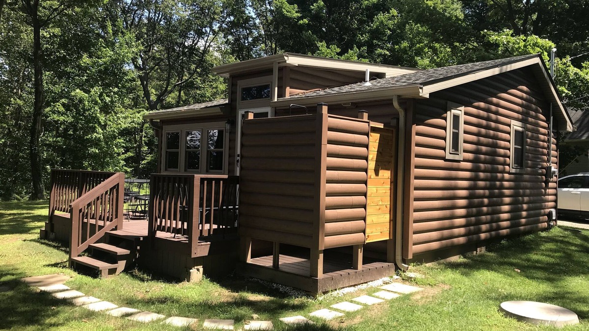 East Springfield Cabin | Lake Erie Get-A-Way/Log Cabin-view of lake and woods