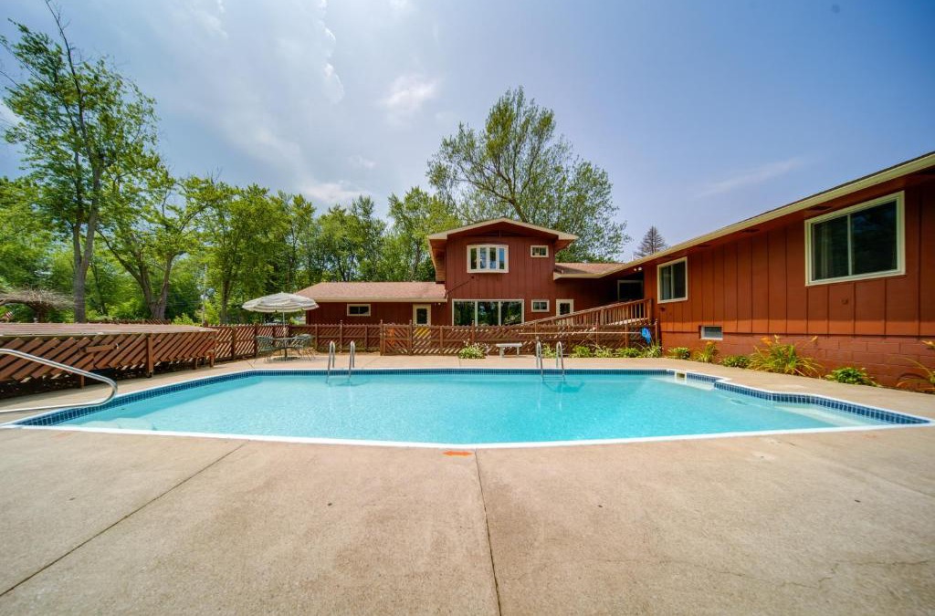 Conneaut House | Lake Erie Getaway with Private Pool and Yard!