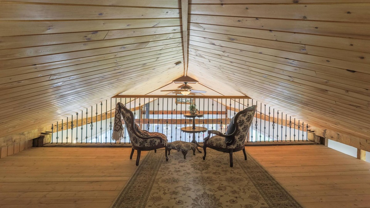 Hamilton House | Lake Erie Manor-5800 sq. ft. with SwimSpa-short drive to the beach,