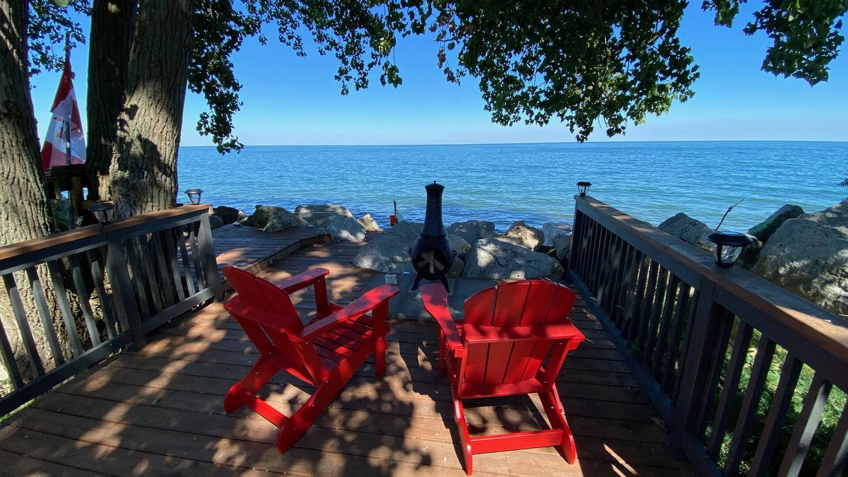 Leamington Cottage | Lake Erie's charming 4 season Lake Houz with BBQ, Fire Pit & more