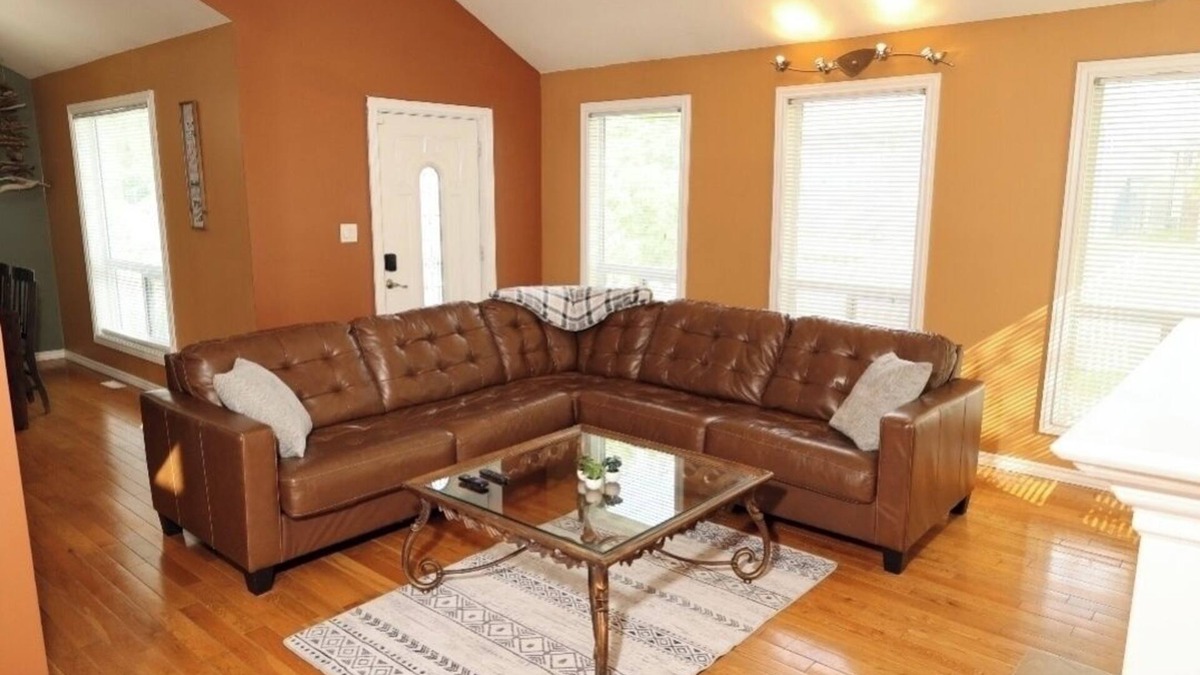Winnipeg Beach House | Lake Escape 1-minute walk to beach/Main st