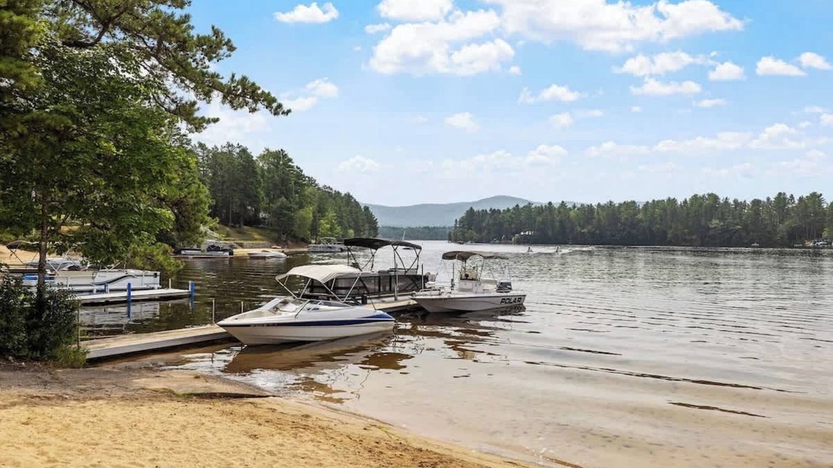 Freedom House | Lake Escape Family & Pet Friendly with Dock Access