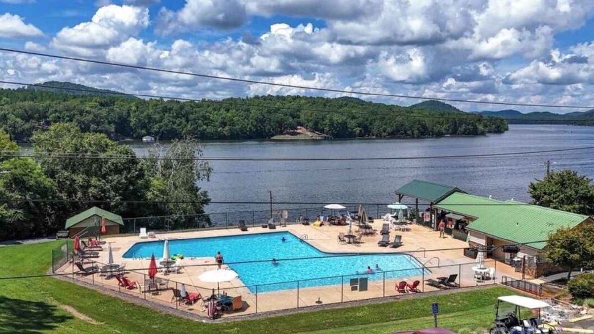 Mount Gilead House | Lake Escape on Lake Tillery/Gated Community/High Speed Internet