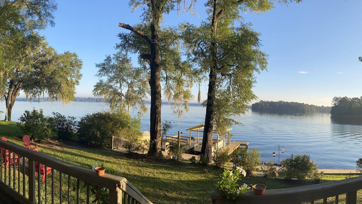 Telogia Cottage | Lake Escape~Tranquility sleeps 8+ in Tallahassee