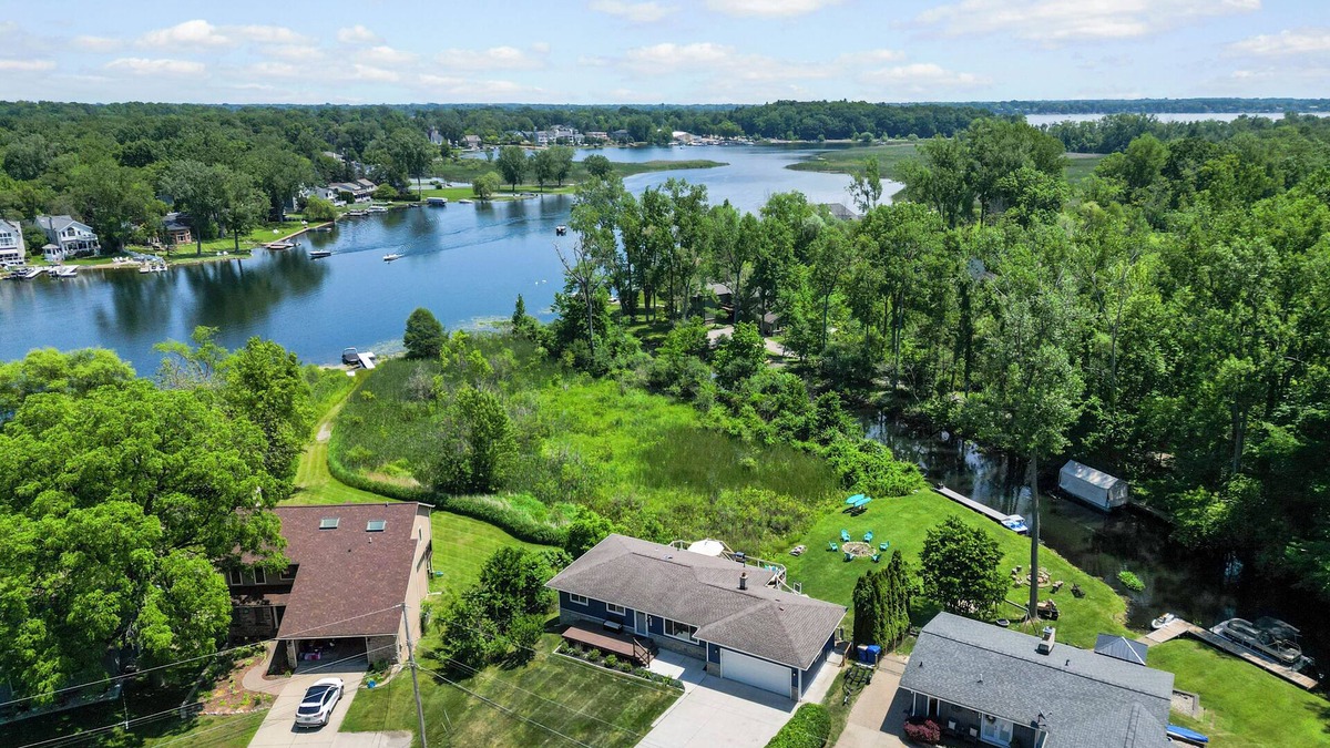 Waterford House | Lake Escape with Wellness Room