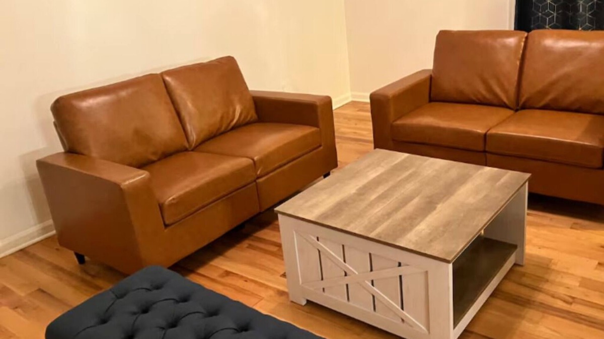 Glasser Apartment | Lake Facing Commute Friendly Sunny & Serene House