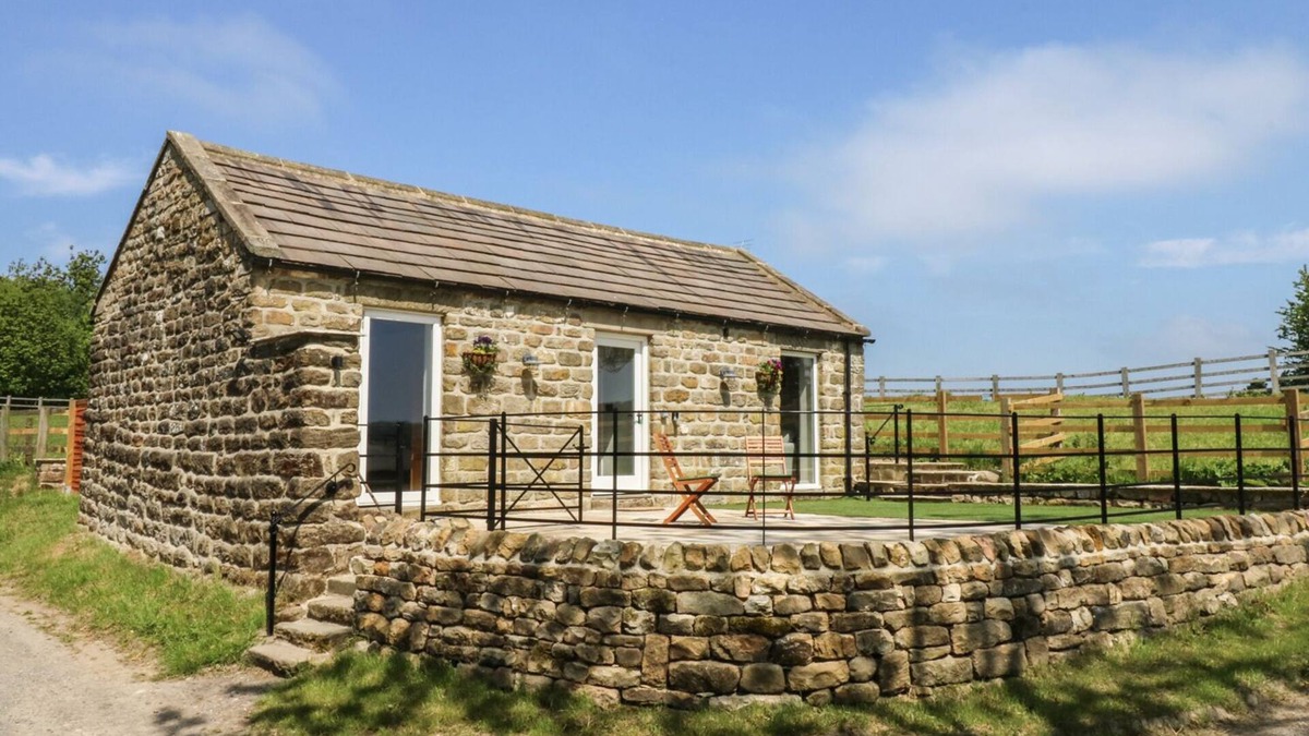 Grantley Cottage | LAKE FARM COTTAGE, with hot tub in Pateley Bridge