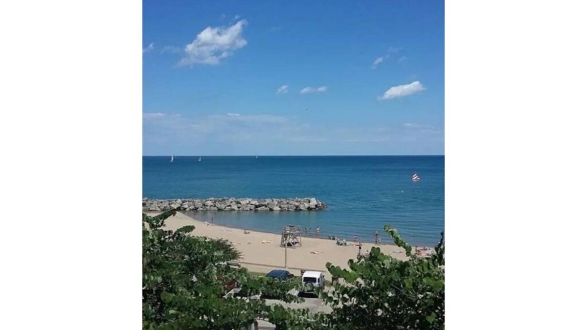 Lake Forest House | Lake Forest Luxury 4 Bedroom with Beach nearby