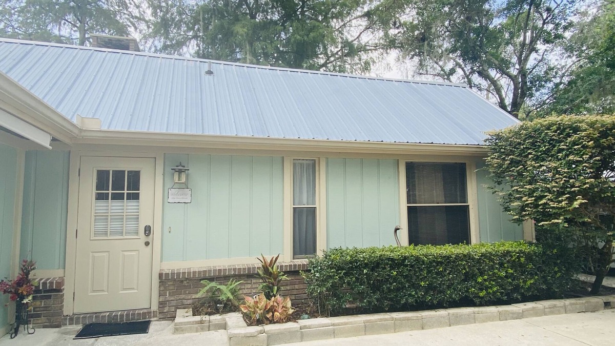 DeLand Apartment | Lake Forest Retreat