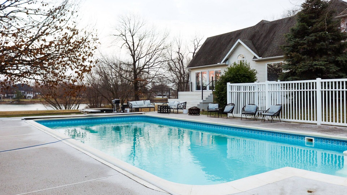 Carl Junction House | Lake Front*100° Heated Pool Year-Round* Hot Tub