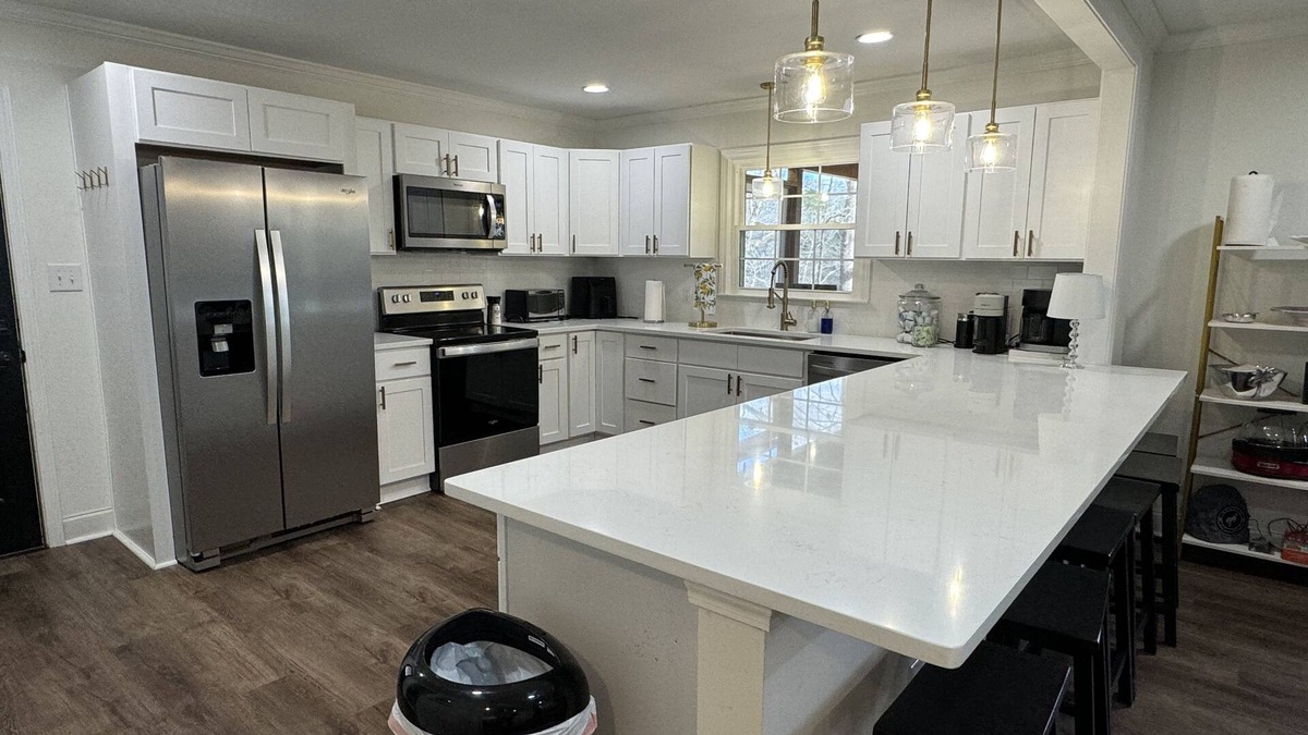 Central House | Lake front 2.5 miles from Clemson with private cove