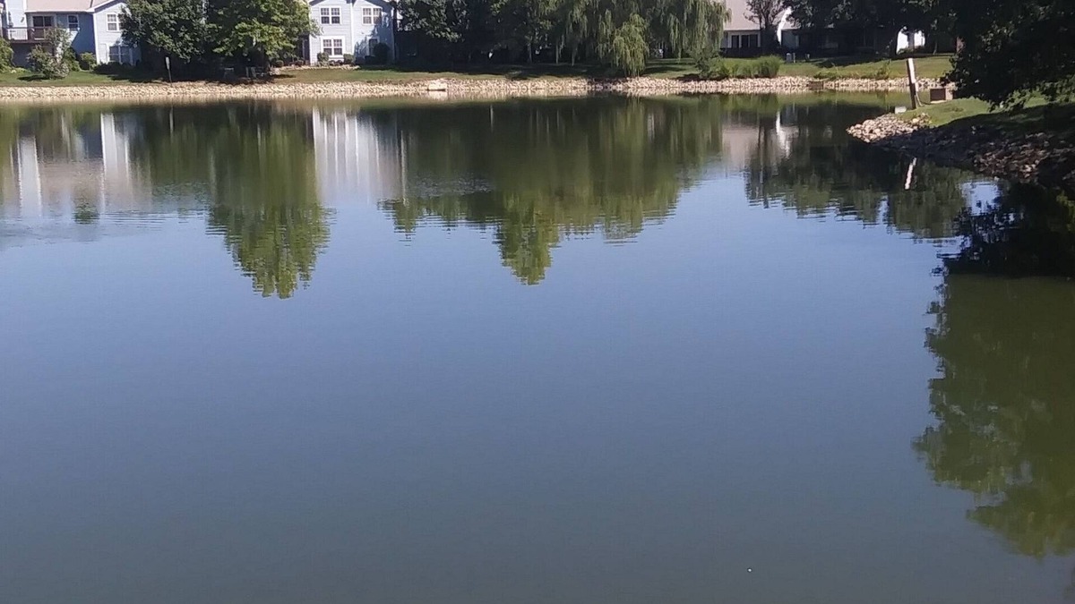 Muncie Condo | lake front 2 br condo close to bsu