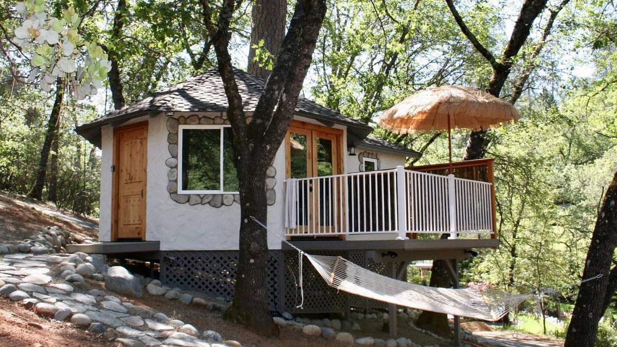 Meadow Vista House | Lake Front Bungalow - Couples Getaway