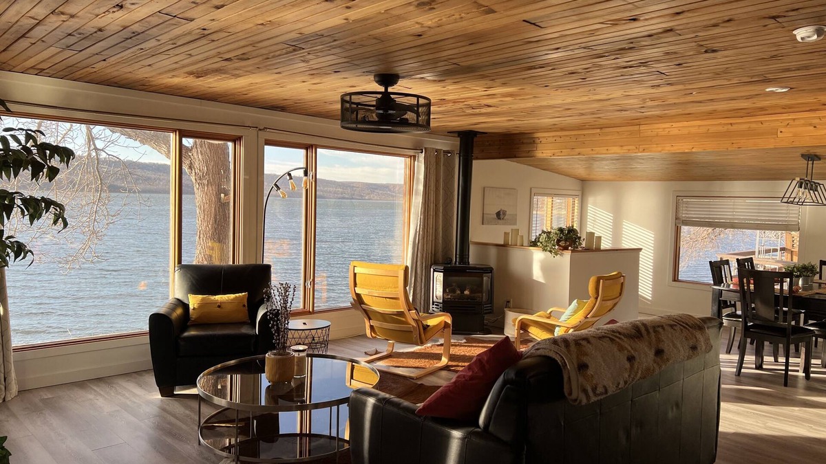 Melville Beach Cabin | Lake front cabin on the water