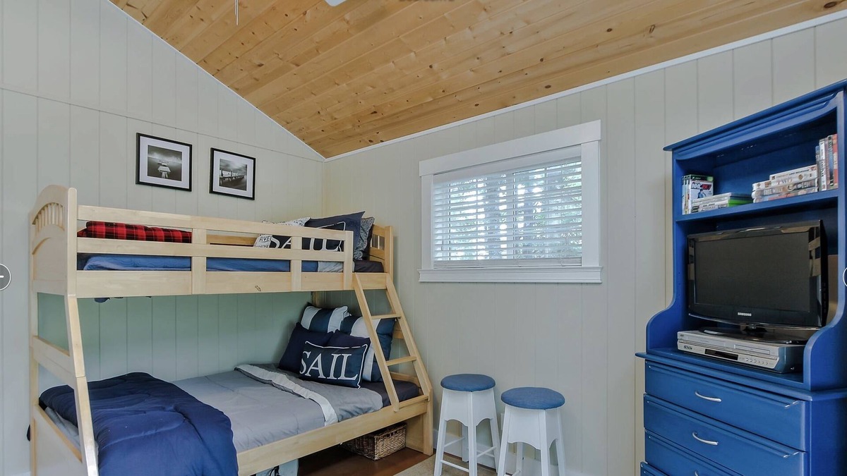Central Alberta House | Lake front Cabin with a view
