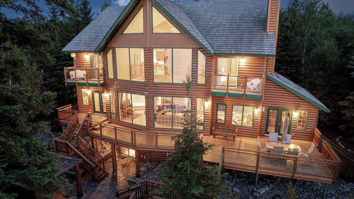 Fallis Cottage | Lake Front Cottage For Family On A Private, Quiet Beach