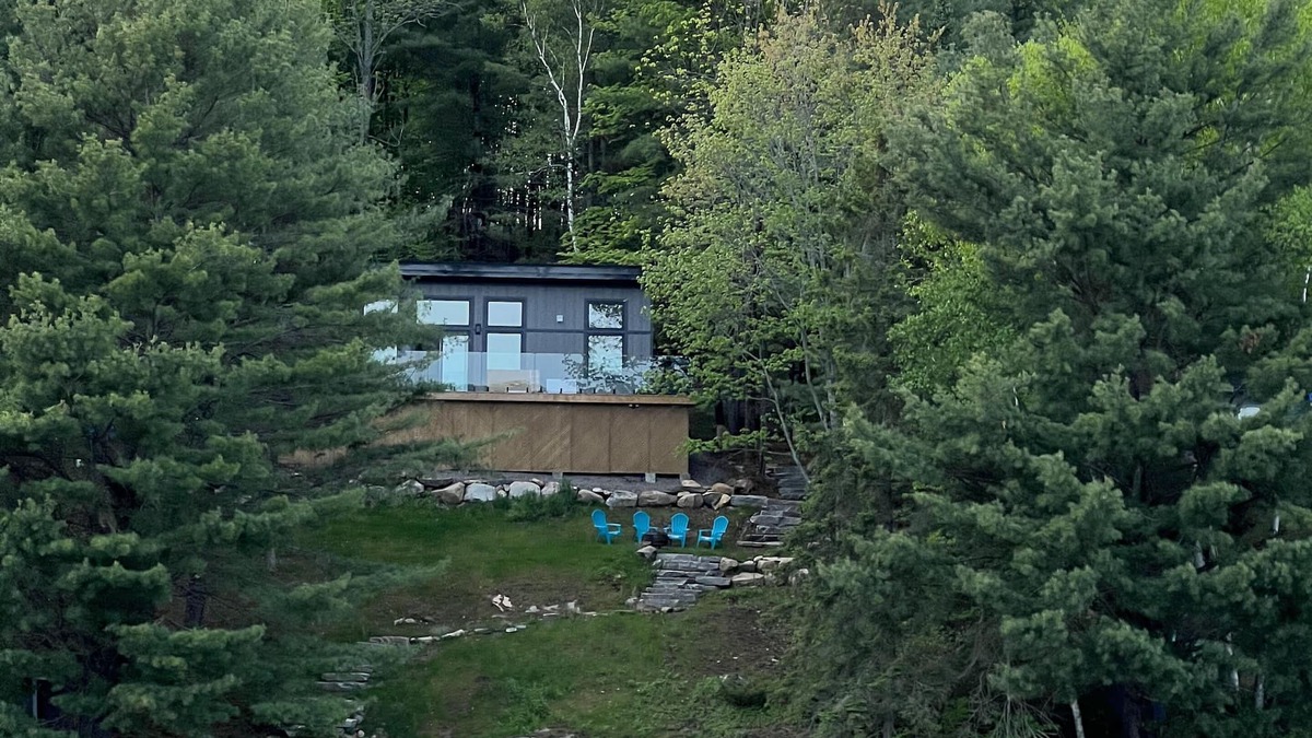 Gooderham Cottage | Lake front Cottage/Hot tub, Sauna , Arcade