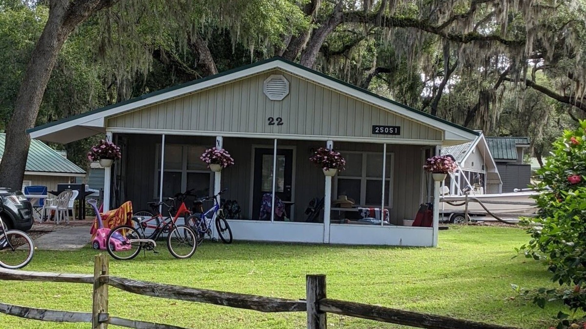 Salt Springs House | Lake front cottage