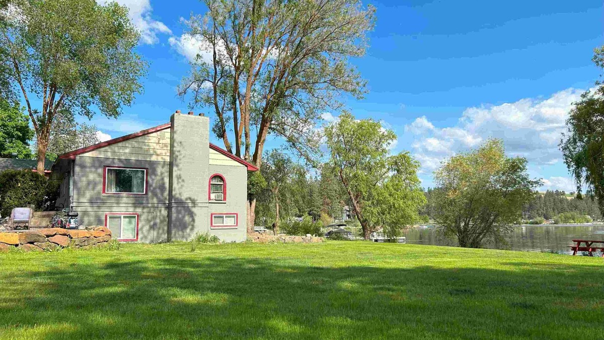 Medical Lake House | Lake Front Cozy 2 BR Unit