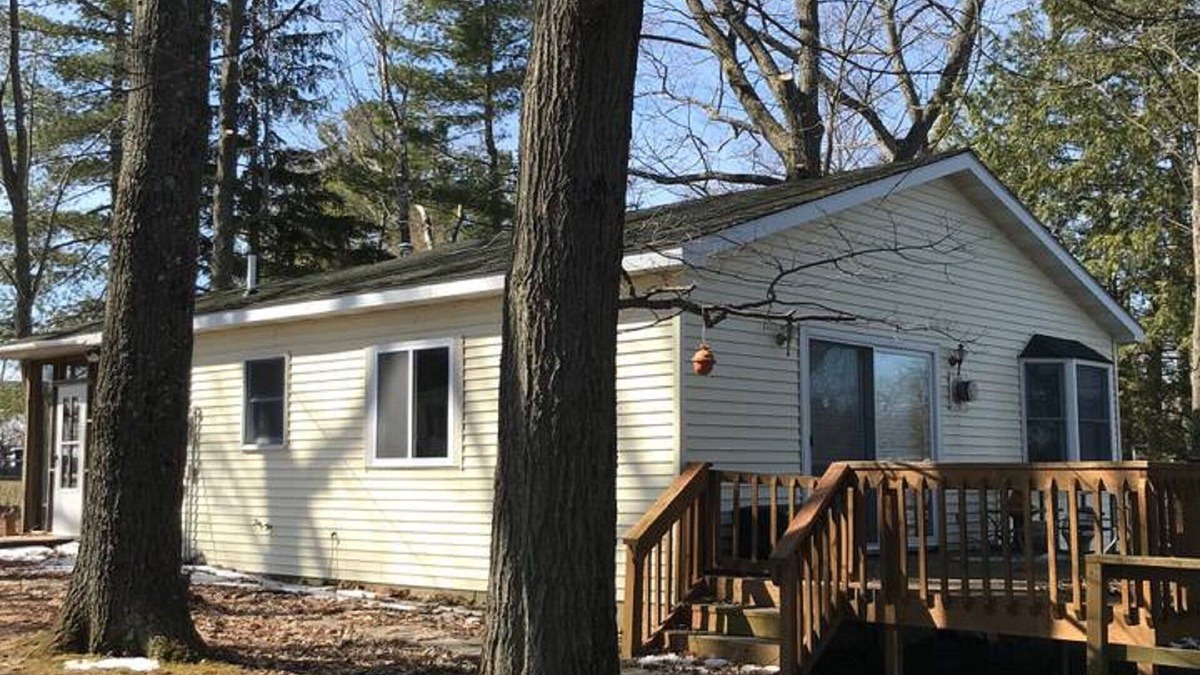 Irons Cottage | Lake Front Cozy Cottage on BBL: Swim, Fish, Fun, Sun , and best of all Relax.