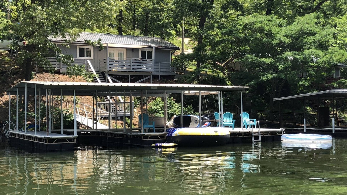 McColley House | Lake Front! Featured on “HGTV" Private Dock!, Kayaks, PaddleBoard, Gas Firepit!