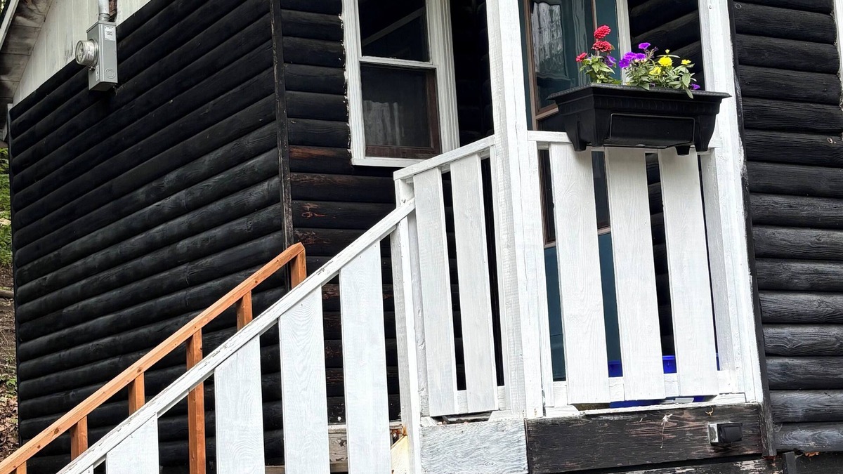 Norland Cottage | Lake Front Hideaway Resort 10 Total cabins-Lake view and Private Beach