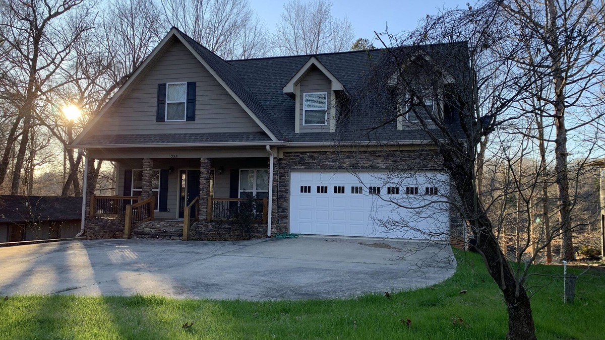 Gumlog House | Lake Front Home. 3 Large Living Spaces. Screened Porches. Pet Friendly.