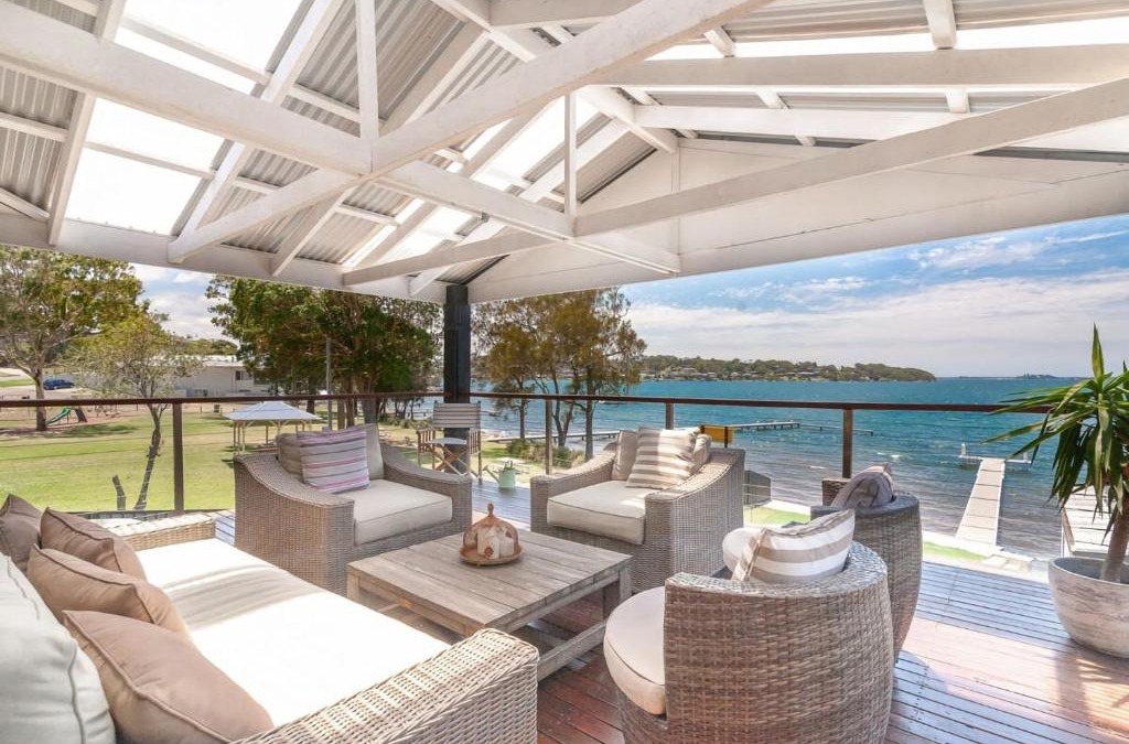 Arcadia Vale House | Lake Front Home 4 Bedrooms Pool Jetty