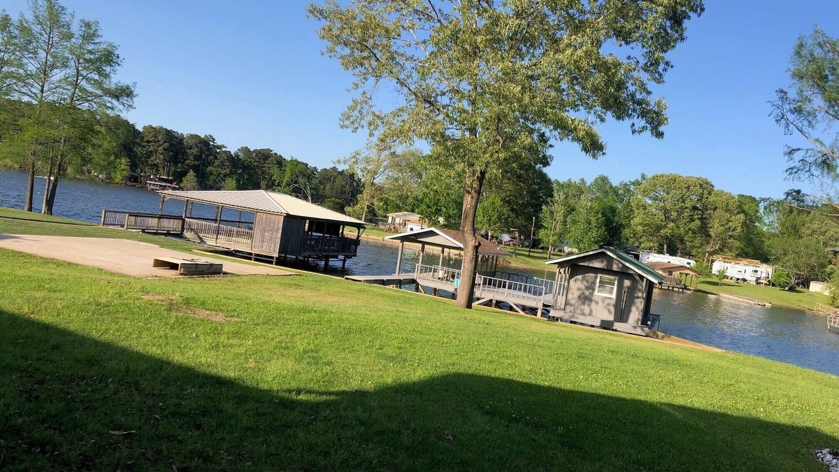 Negreet House | Lake front home in secluded neighborhood mins away f/boat launch and amenities.