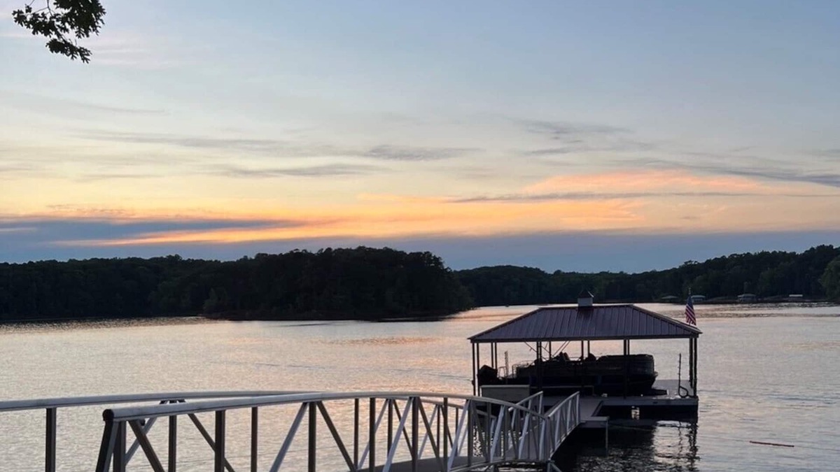 Clarksville House | Lake Front Home on Buggs Island/Kerr Lake Close to Bluestone Boat Ramp!