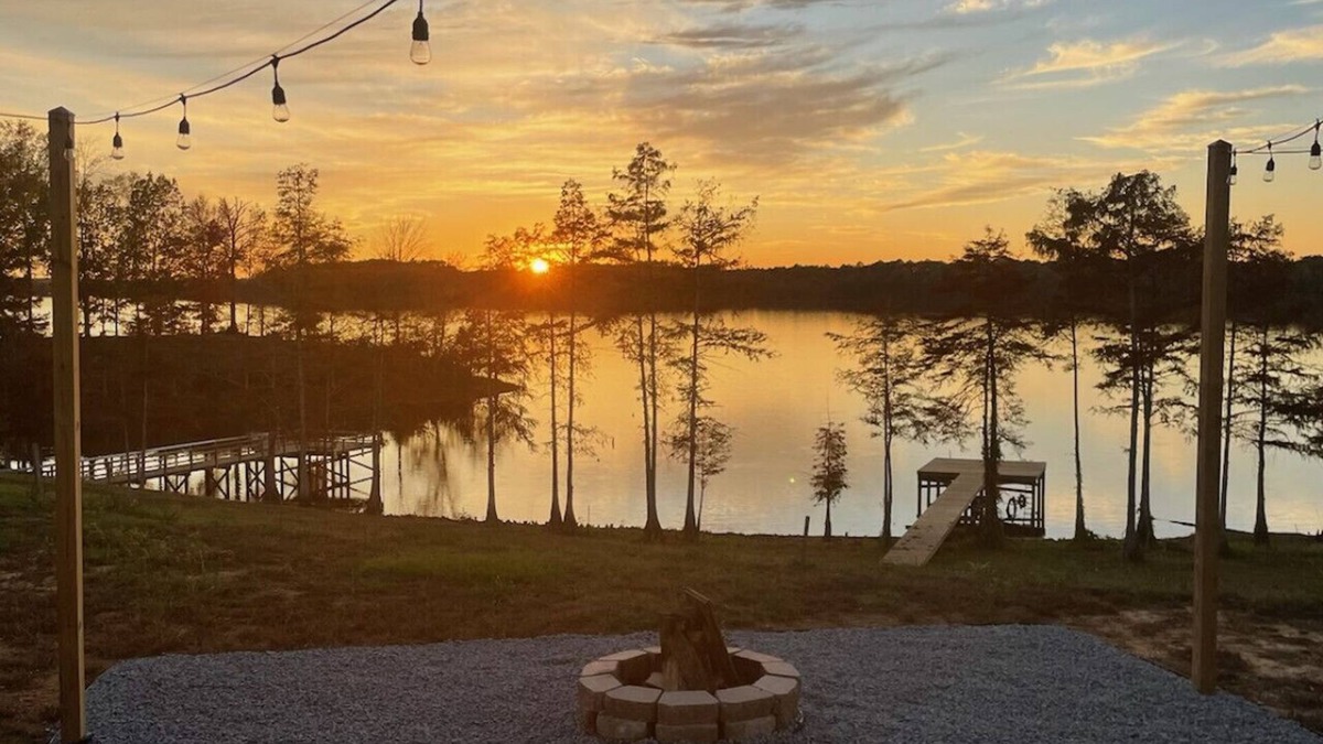 Many Cabin | Lake front home with spectacular sunsets! 6 miles from Toledo Tackle!