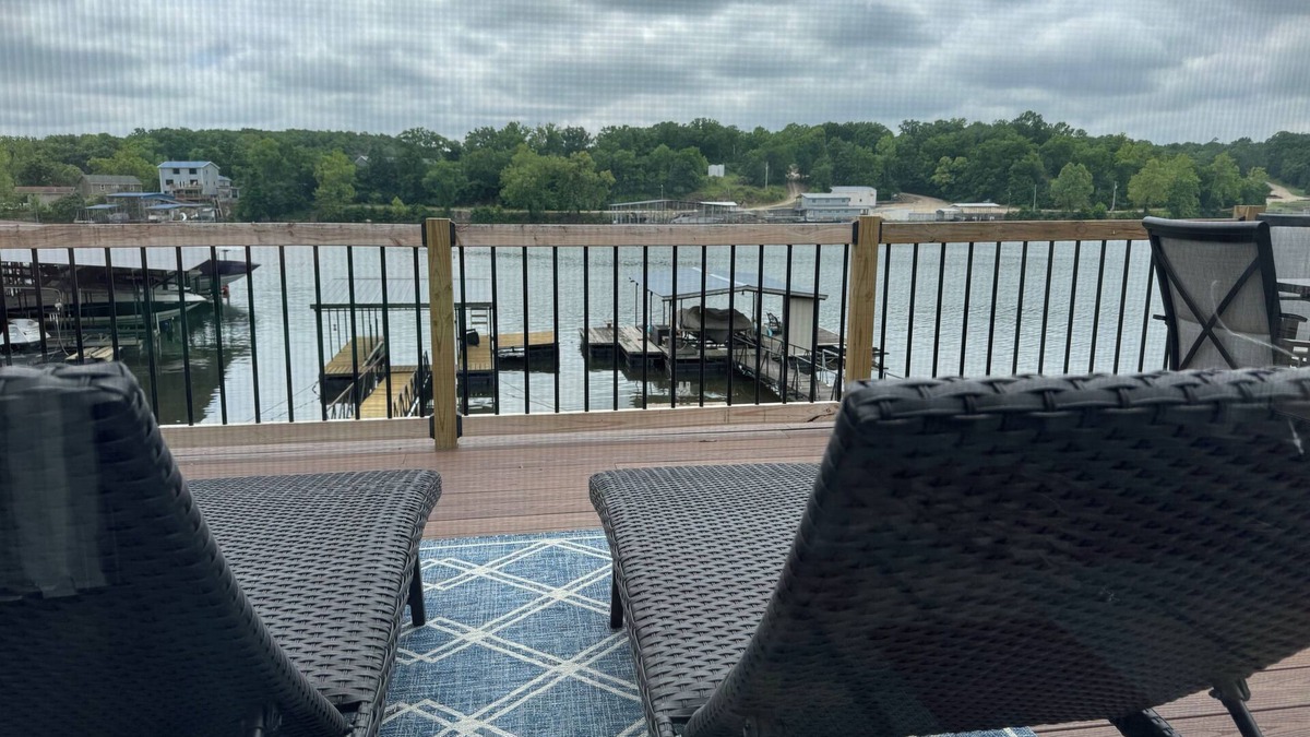 Gravois Mills House | Lake Front Hot Tub Retreat