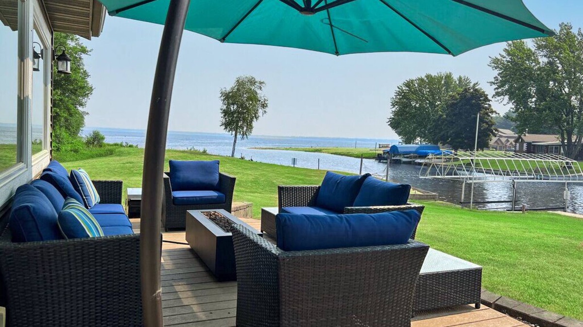 Mauston House | Lake Front House Directly On Castle Rock Lake - Dock, Beach & Near WI Dells